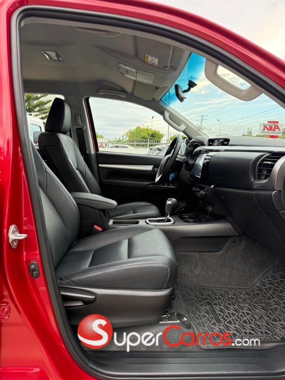 2025 Toyota Hilux SRX — foto 8 / 12