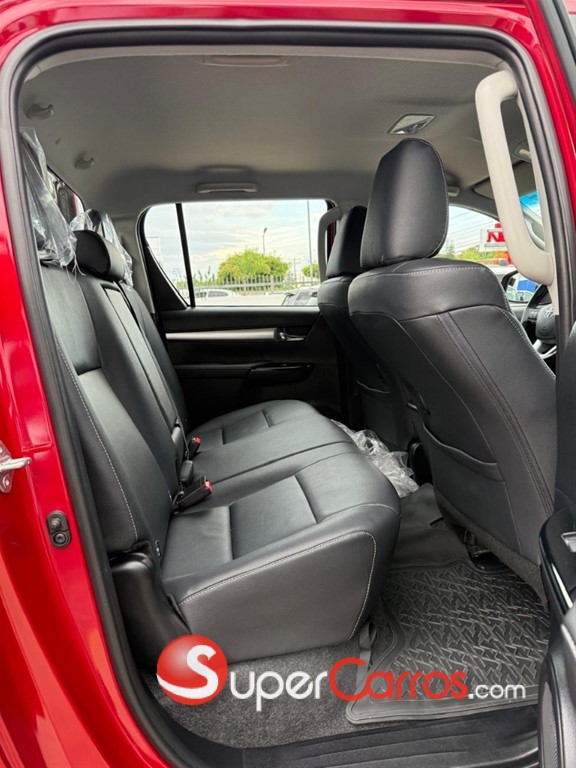 2025 Toyota Hilux SRX — foto 9 / 12