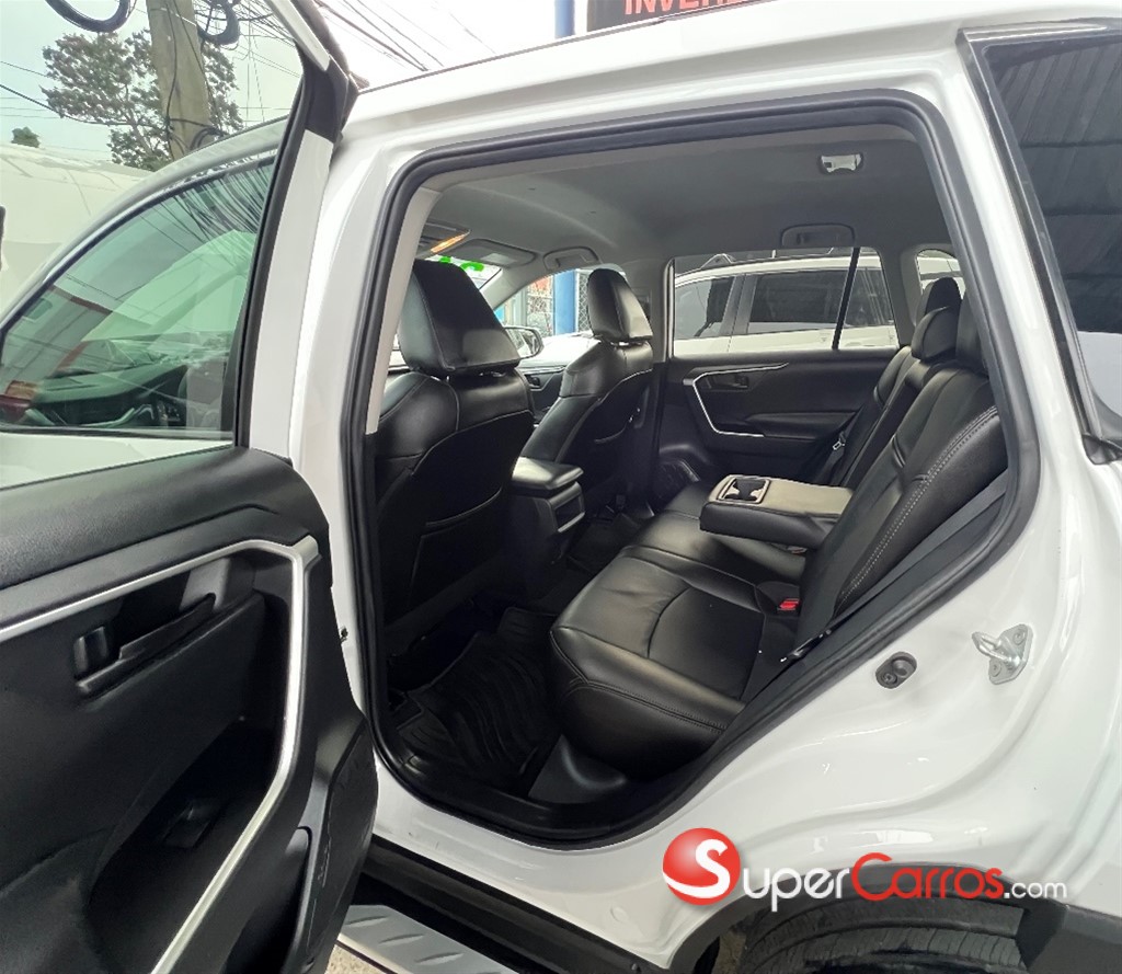 2021 Toyota RAV4 LE — foto 8 / 12