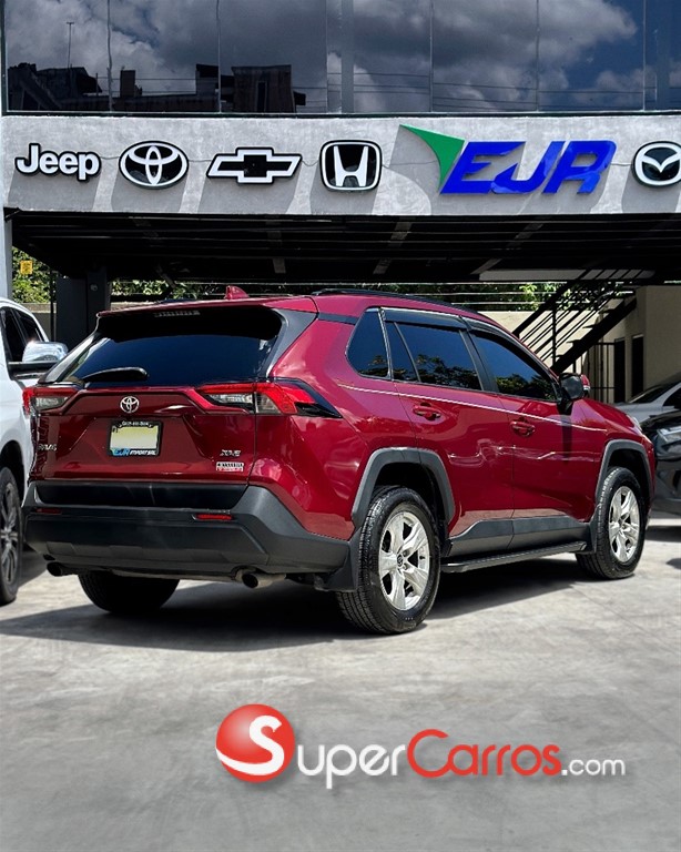 2021 Toyota RAV4 XLE — foto 3 / 7