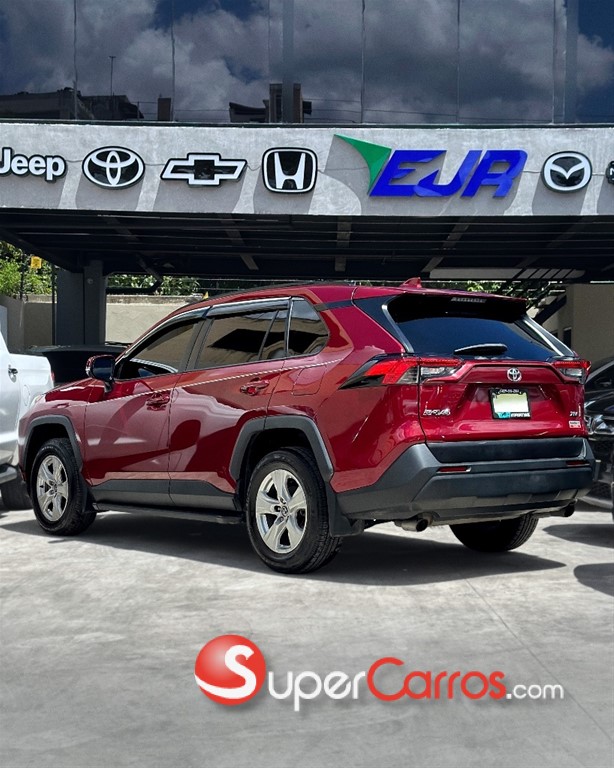 2021 Toyota RAV4 XLE — foto 4 / 7