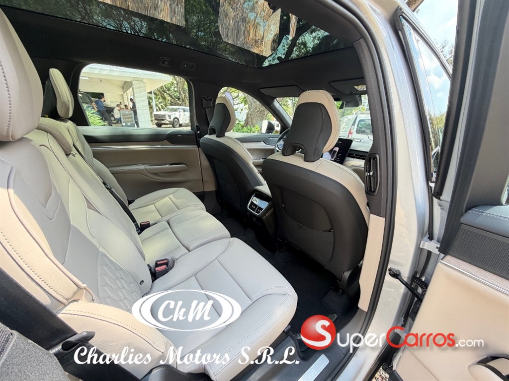 2025 Volvo EX90 Plus — foto 8 / 12