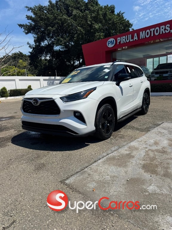 2022 Toyota Highlander LE Plus — foto 2 / 10