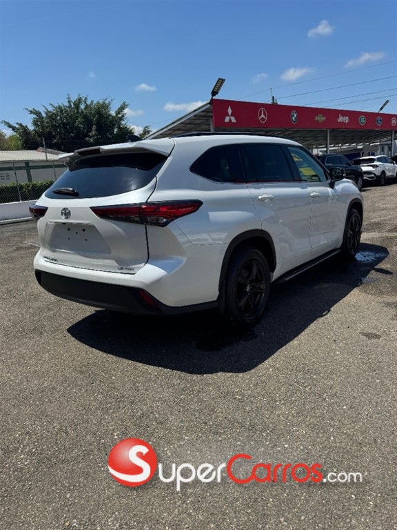 2022 Toyota Highlander LE Plus — foto 4 / 10