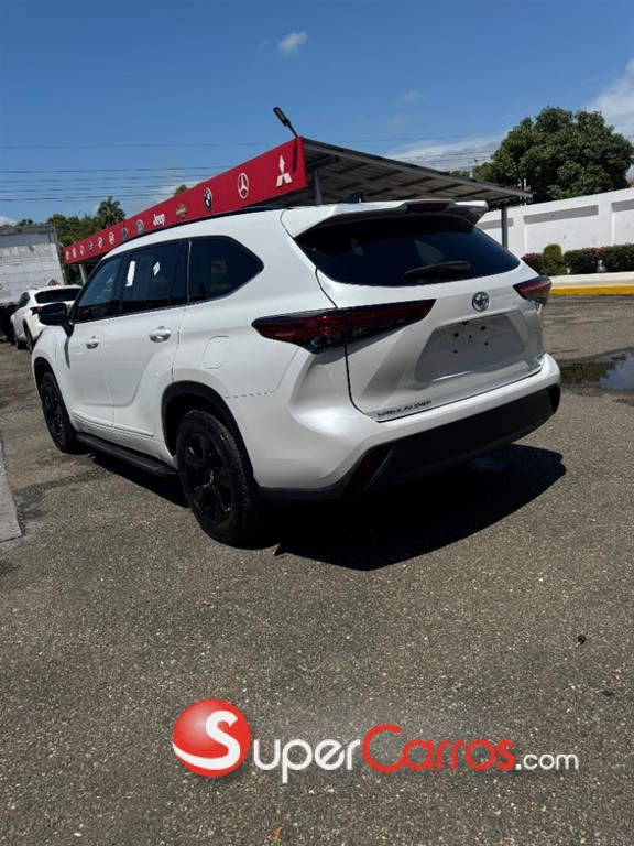 2022 Toyota Highlander LE Plus — foto 5 / 10