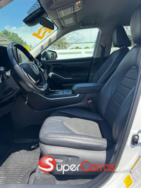 2022 Toyota Highlander LE Plus — foto 9 / 10