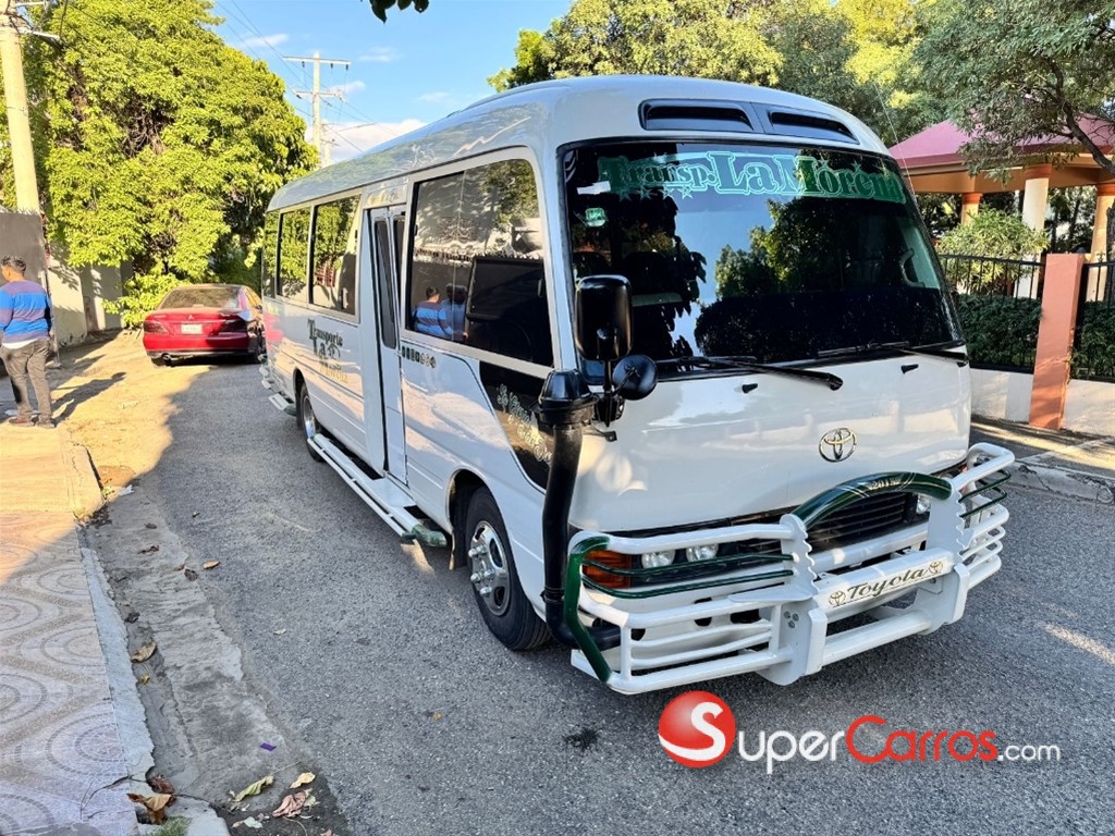 2015 Toyota Coaster — foto 2 / 8