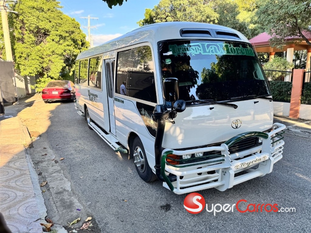 2015 Toyota Coaster — foto 4 / 8