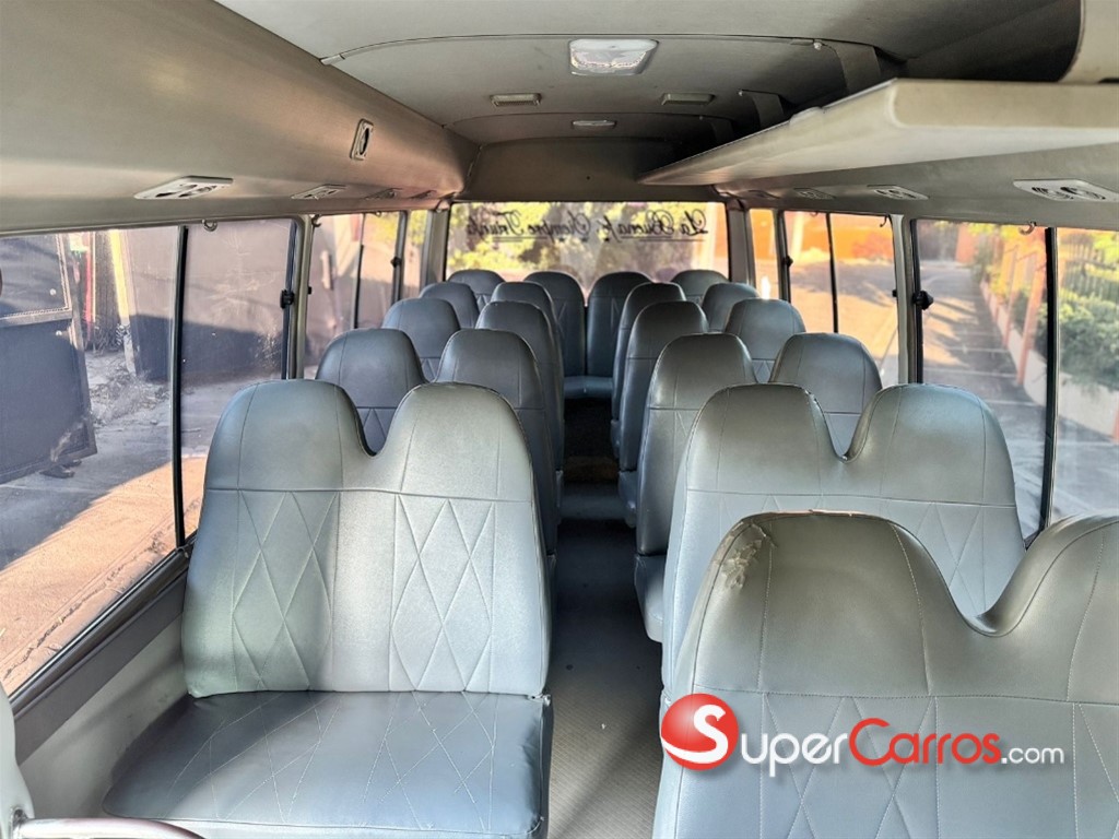 2015 Toyota Coaster — foto 8 / 8