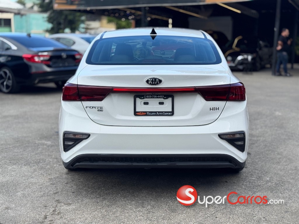 2020 Kia Forte LXS — foto 6 / 11