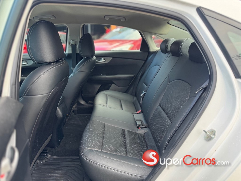 2020 Kia Forte LXS — foto 8 / 11