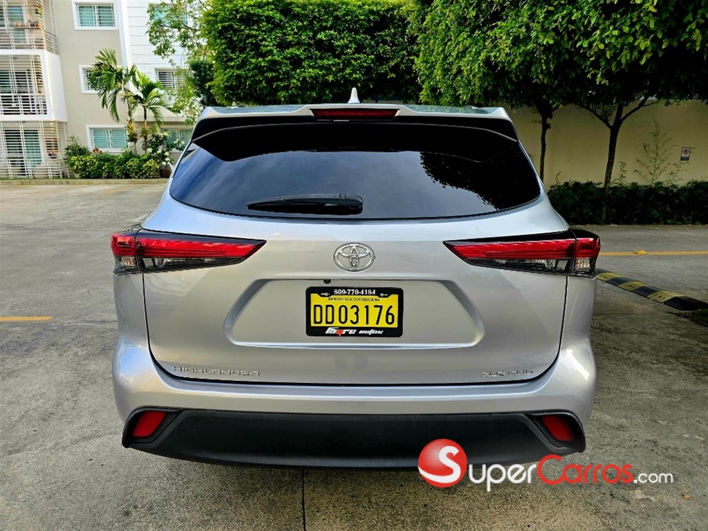 2020 Toyota Highlander XLE — foto 6 / 12