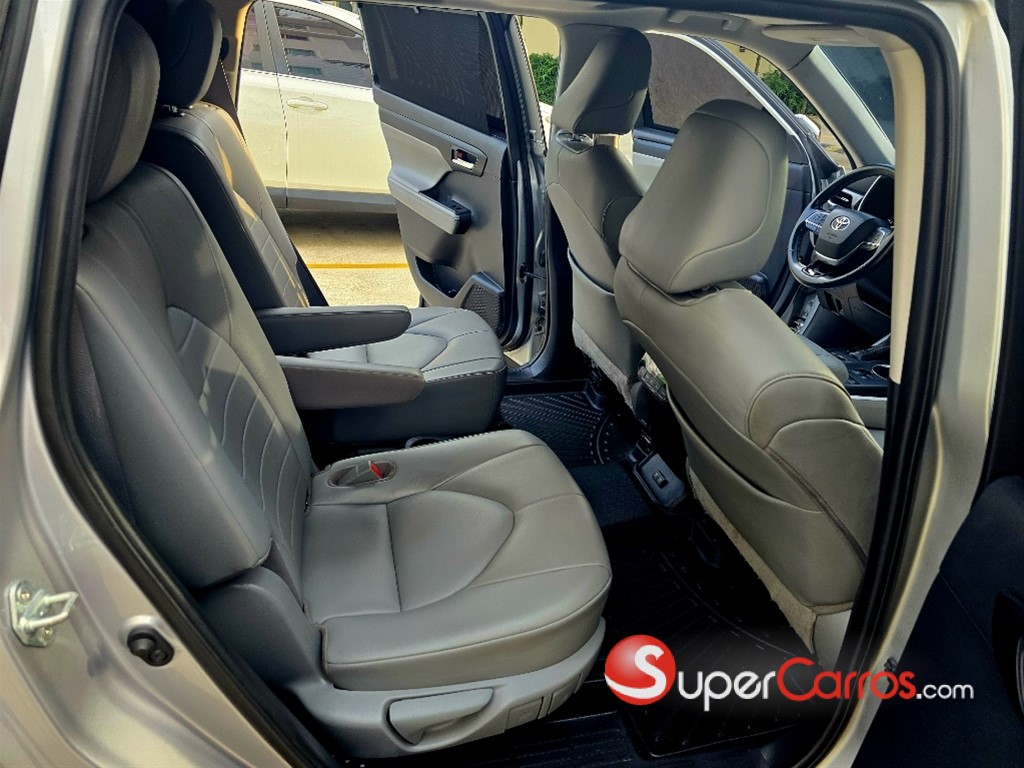 2020 Toyota Highlander XLE — foto 9 / 12