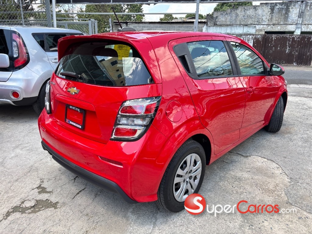 2020 Chevrolet Sonic LT — foto 6 / 10