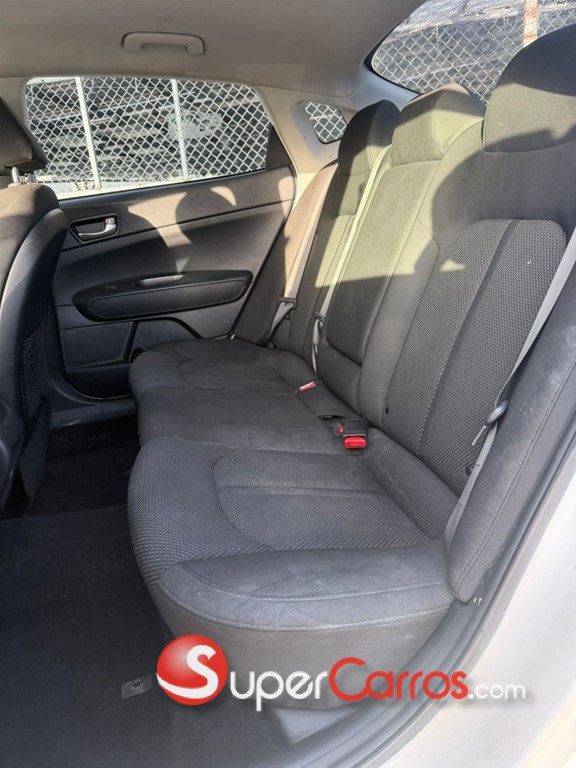 2020 Kia Optima FE — foto 8 / 10