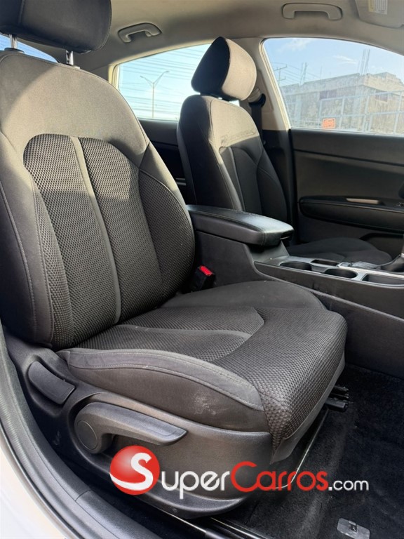 2020 Kia Optima FE — foto 9 / 10