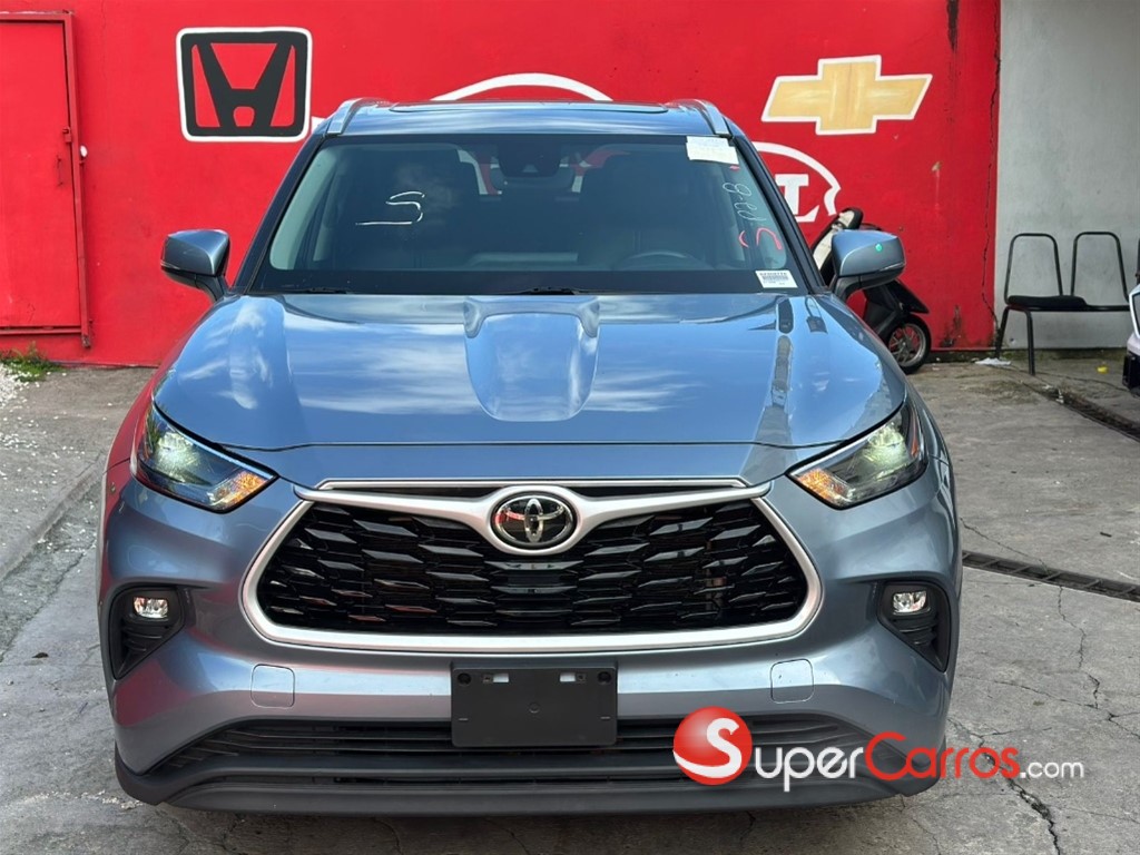 2022 Toyota Highlander XLE — foto 2 / 12