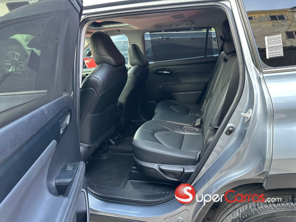2022 Toyota Highlander XLE — foto 8 / 12