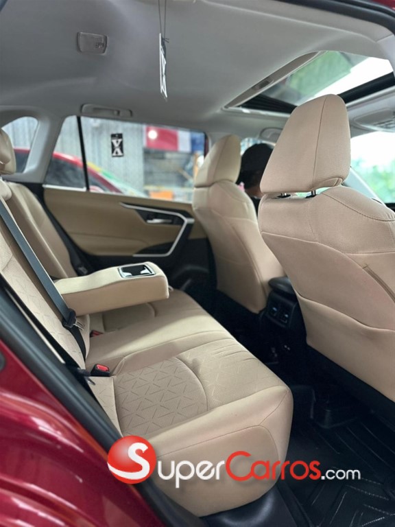 2021 Toyota RAV4 XLE — foto 9 / 11
