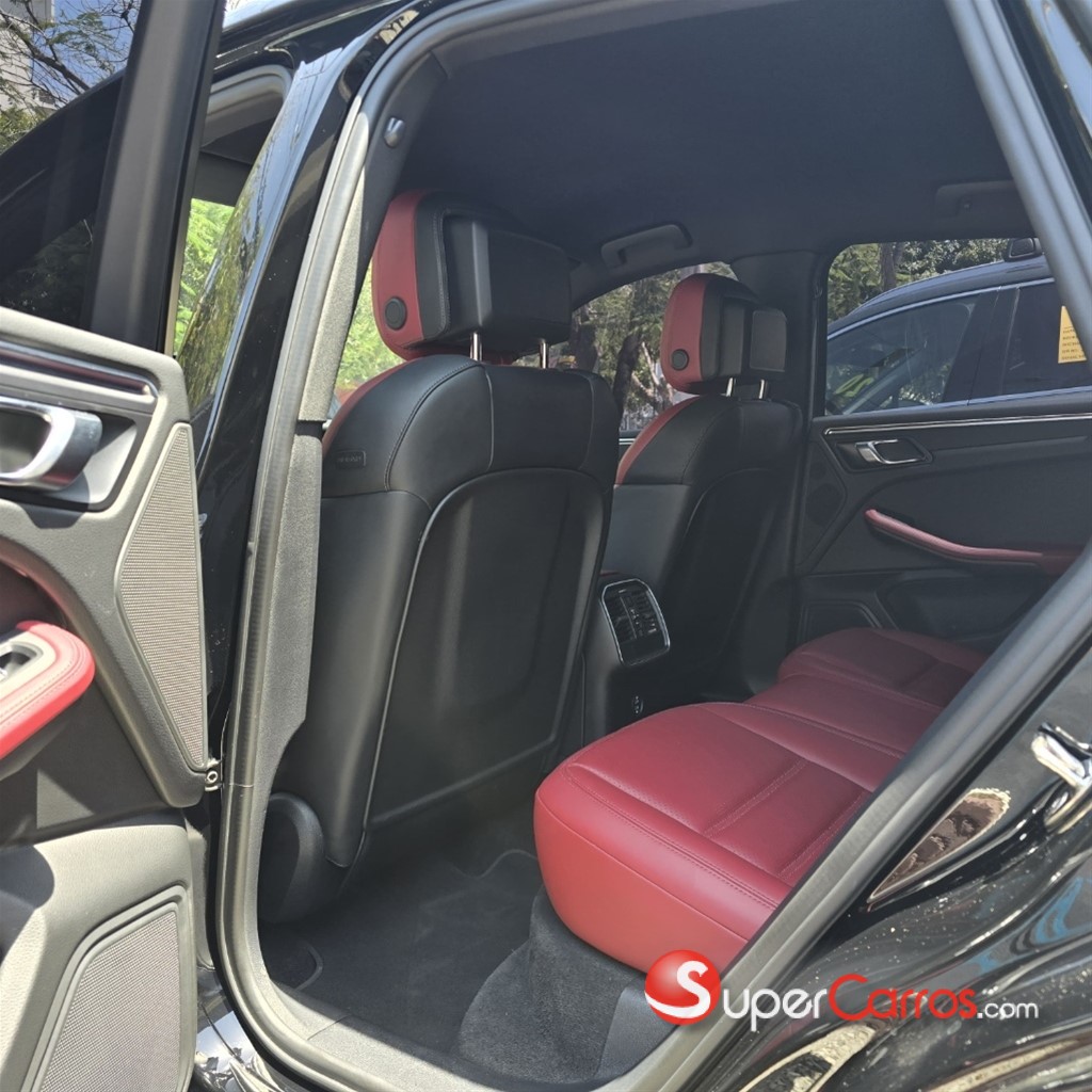 2023 Porsche Macan T — foto 9 / 11