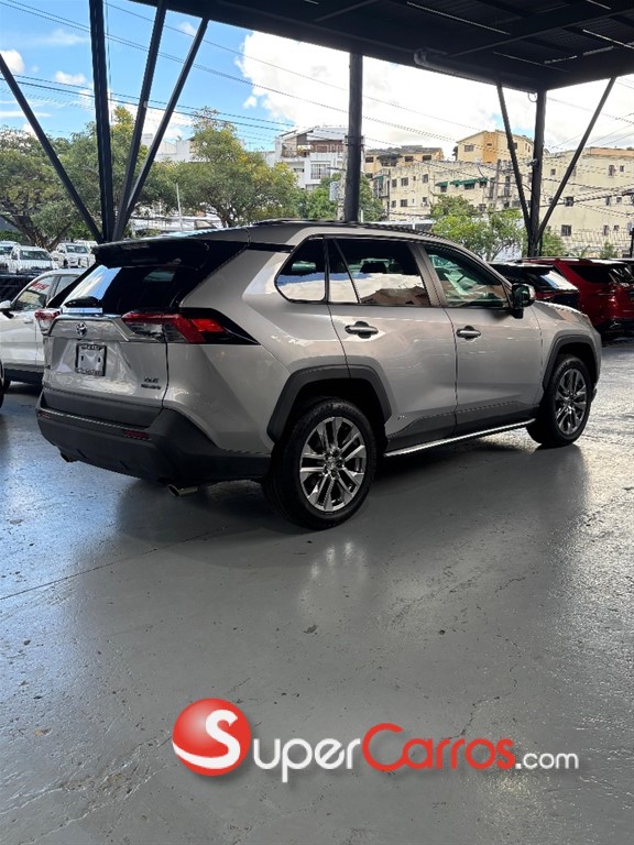 2023 Toyota RAV4 XLE Premium — foto 8 / 10