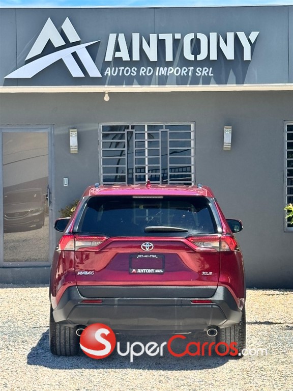 2020 Toyota RAV4 XLE — foto 2 / 9