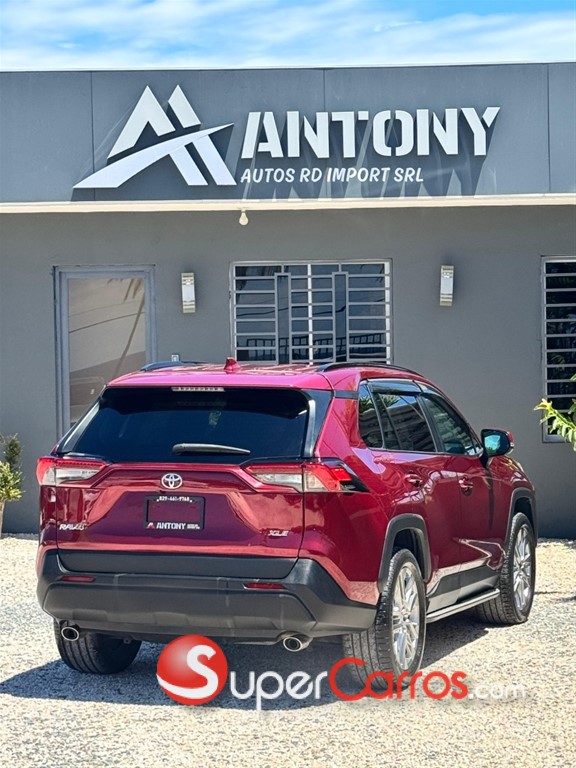 2020 Toyota RAV4 XLE — foto 3 / 9