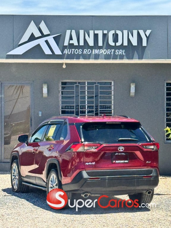 2020 Toyota RAV4 XLE — foto 4 / 9