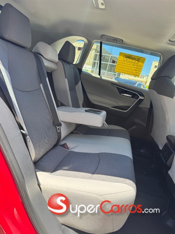 2020 Toyota RAV4 XLE — foto 5 / 9