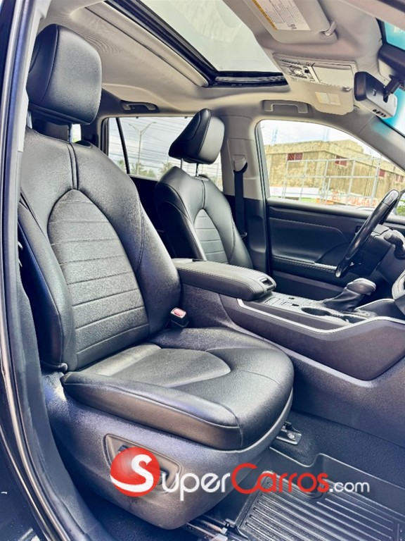 2021 Toyota Highlander XLE — foto 2 / 10