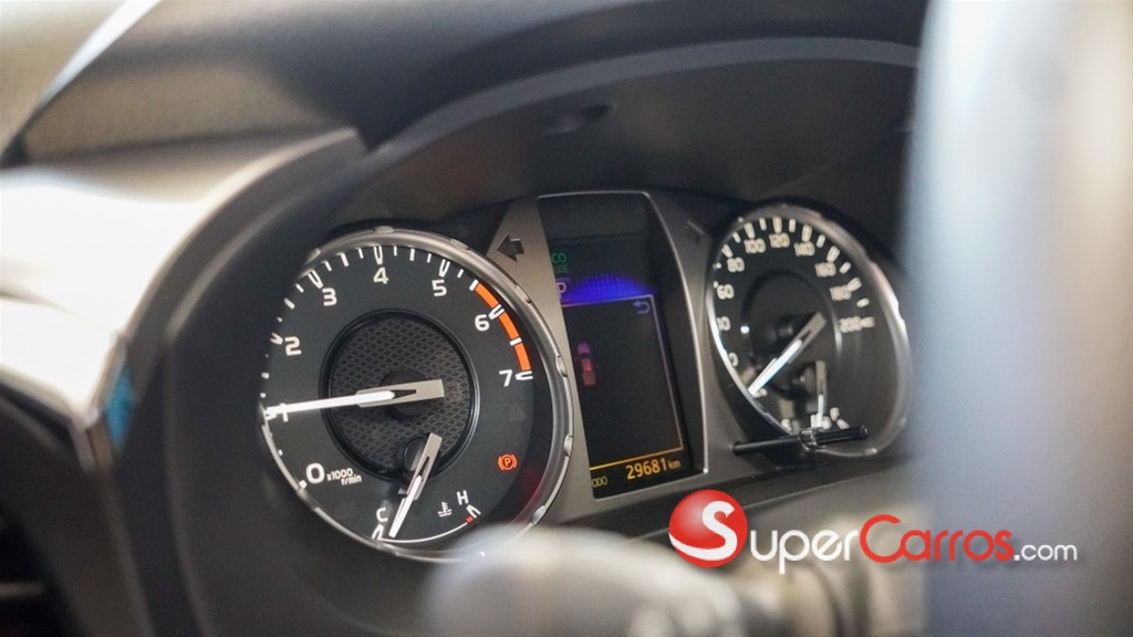 2022 Toyota Hilux SRX — foto 8 / 12