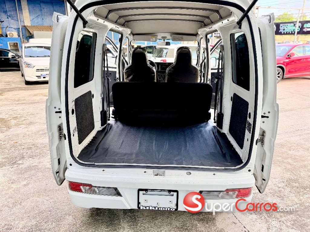 2022 Daihatsu Hijet Minivan — foto 11 / 12