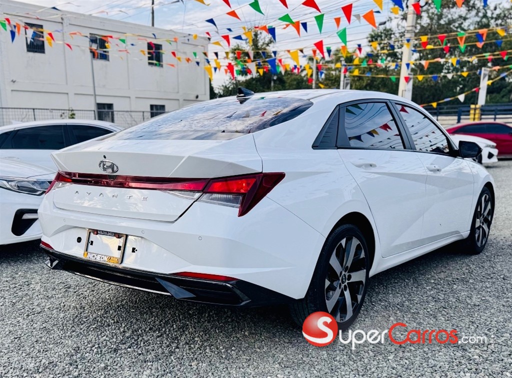 2021 Hyundai Avante Luxury — foto 4 / 10