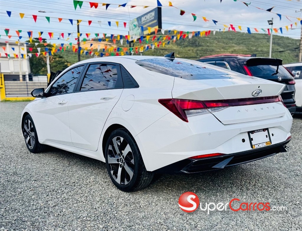 2021 Hyundai Avante Luxury — foto 5 / 10