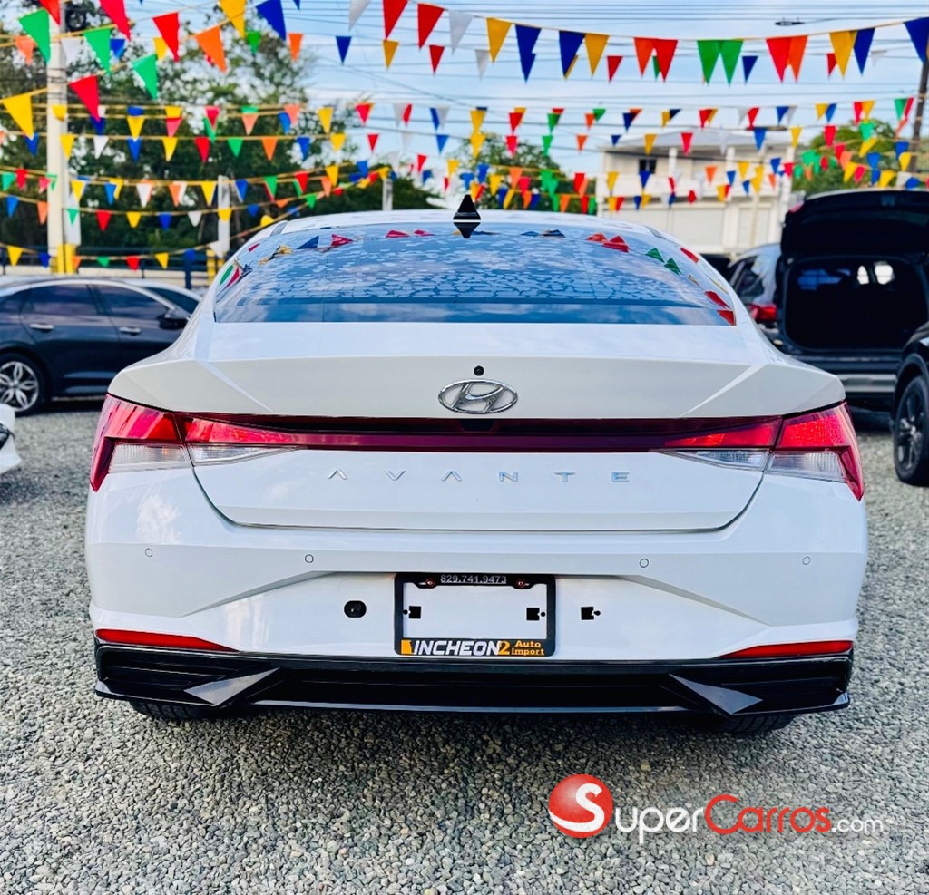 2021 Hyundai Avante Luxury — foto 6 / 10