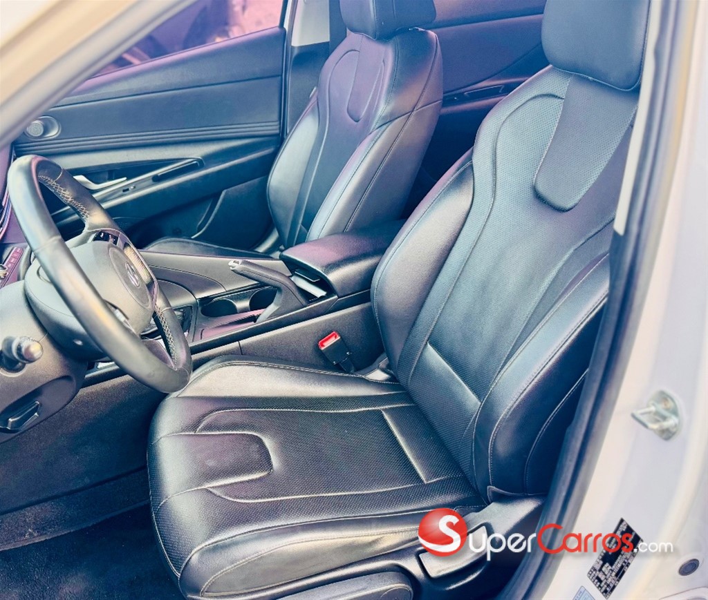 2021 Hyundai Avante Luxury — foto 8 / 10