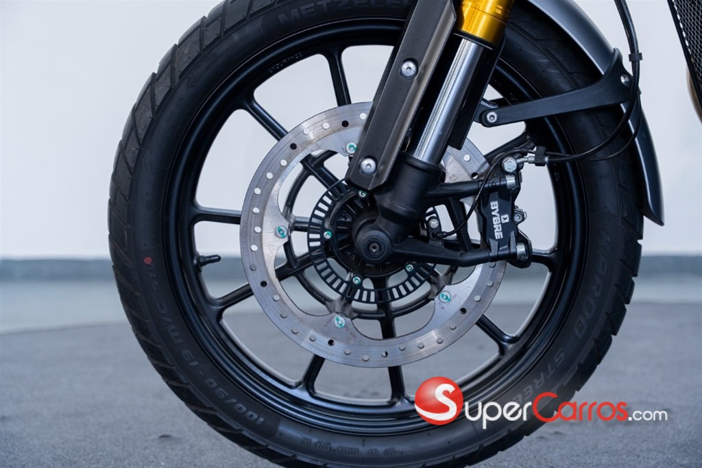 2025 Triumph Motorcycles — foto 8 / 12