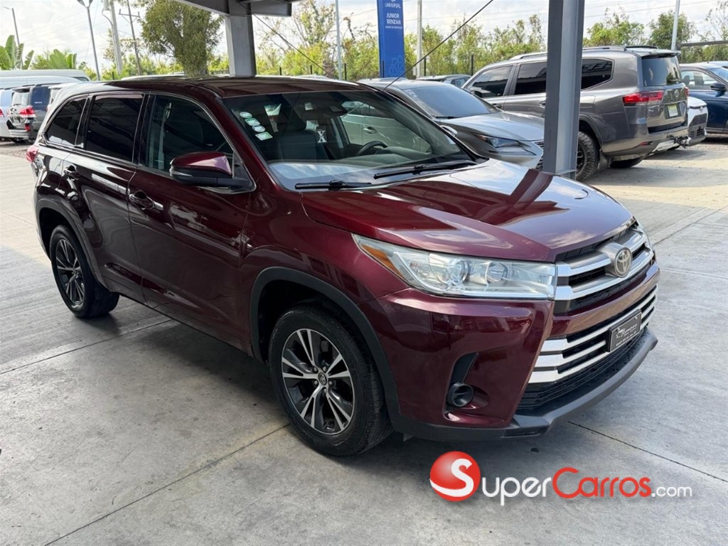 2017 Toyota Highlander LE — foto 2 / 7