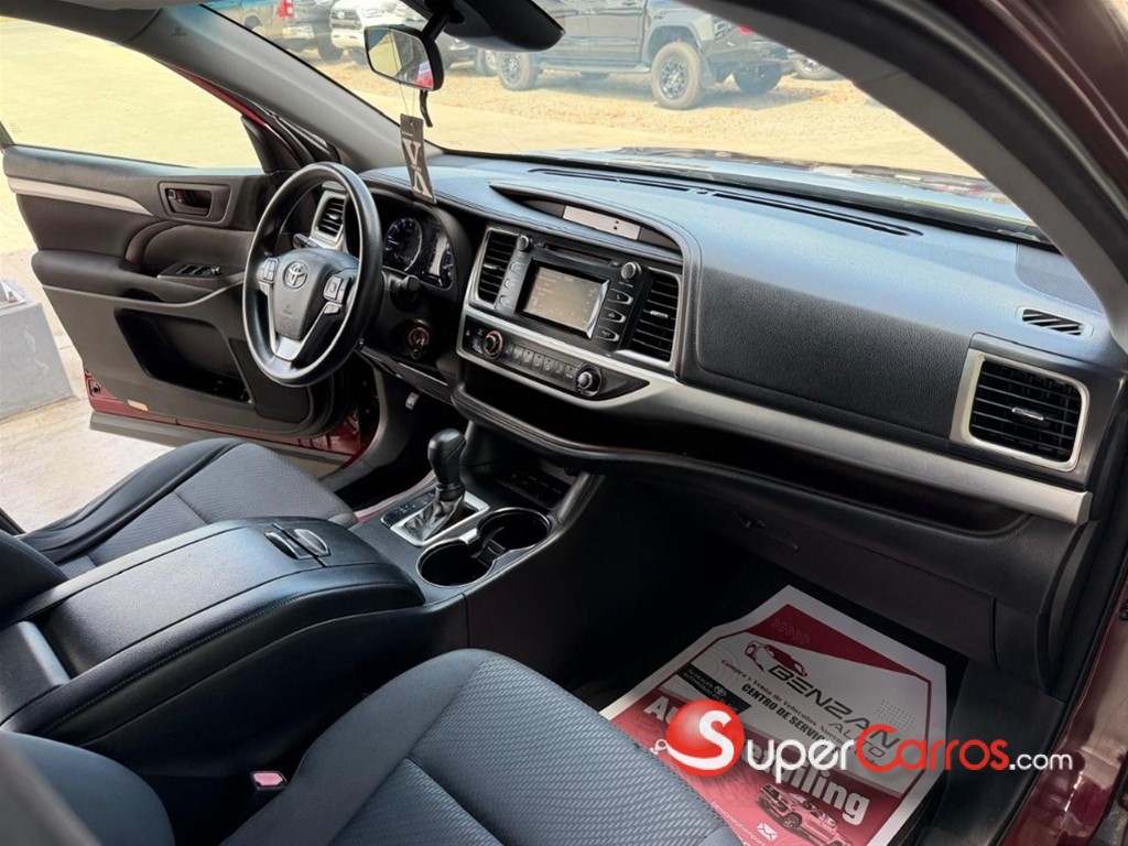 2017 Toyota Highlander LE — foto 6 / 7