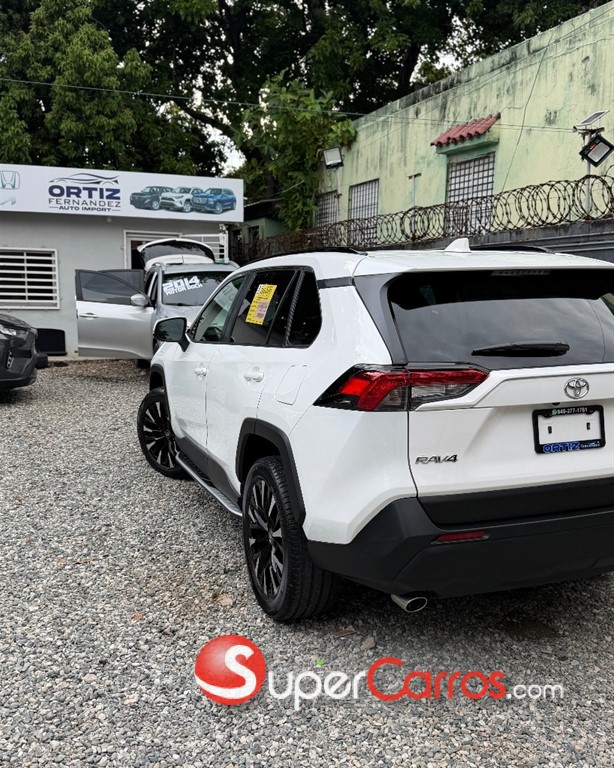 2025 Toyota RAV4 XLE PLUS — foto 4 / 10