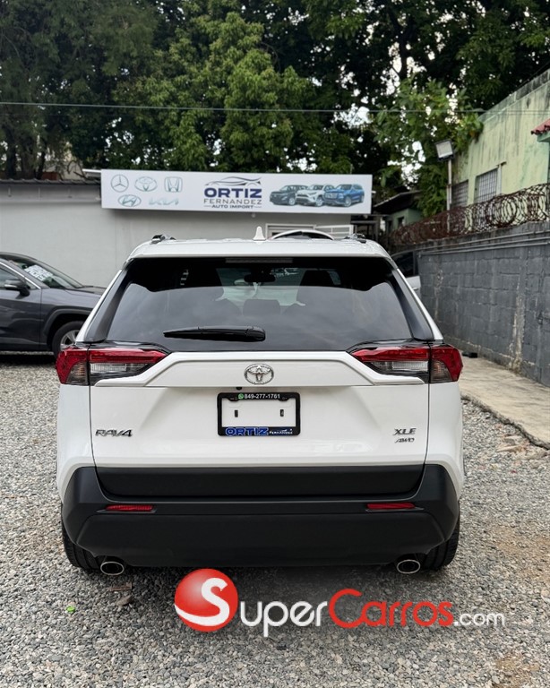 2025 Toyota RAV4 XLE PLUS — foto 5 / 10