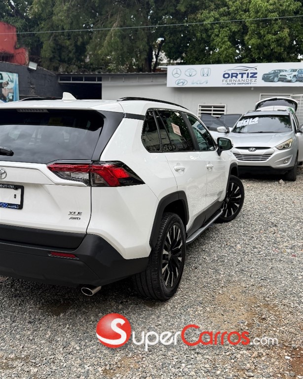 2025 Toyota RAV4 XLE PLUS — foto 6 / 10