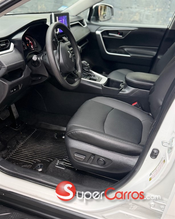 2025 Toyota RAV4 XLE PLUS — foto 8 / 10