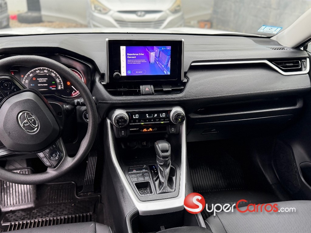 2025 Toyota RAV4 XLE PLUS — foto 9 / 10