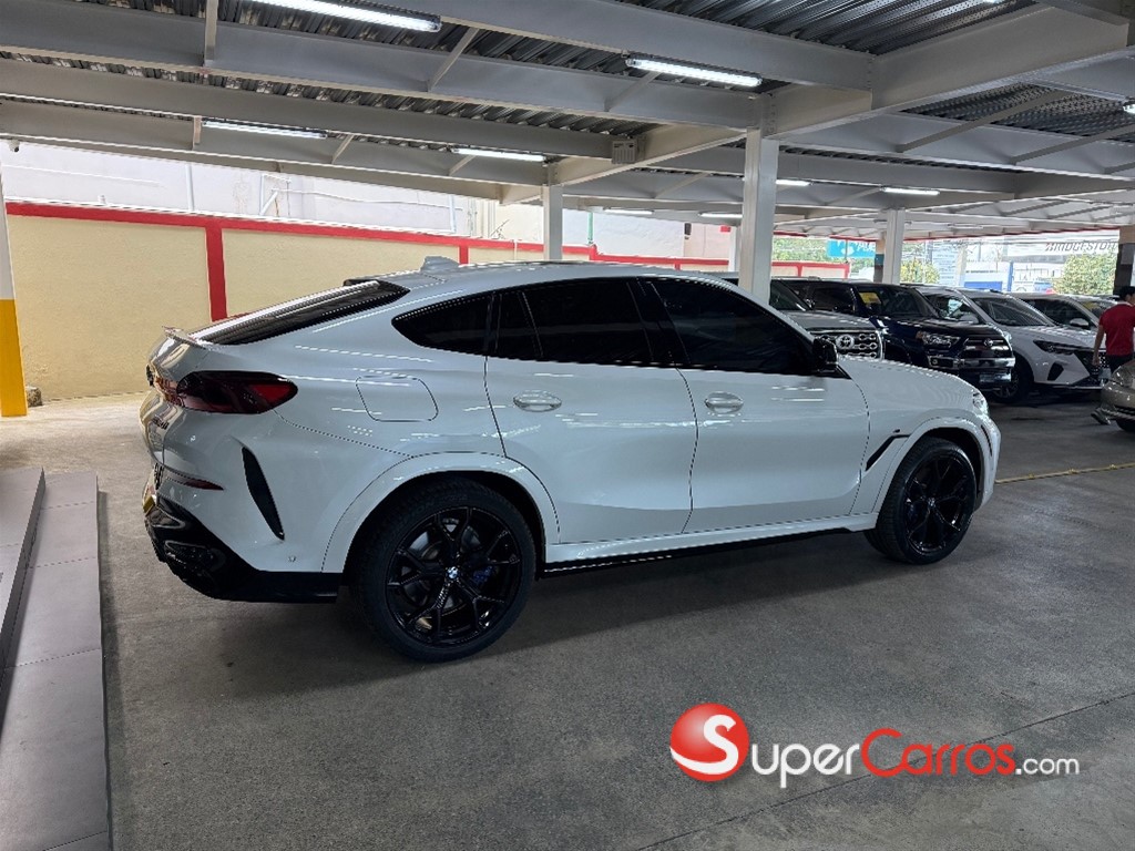 2020 BMW X 6 M50i — foto 4 / 12