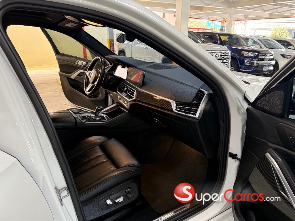 2020 BMW X 6 M50i — foto 9 / 12