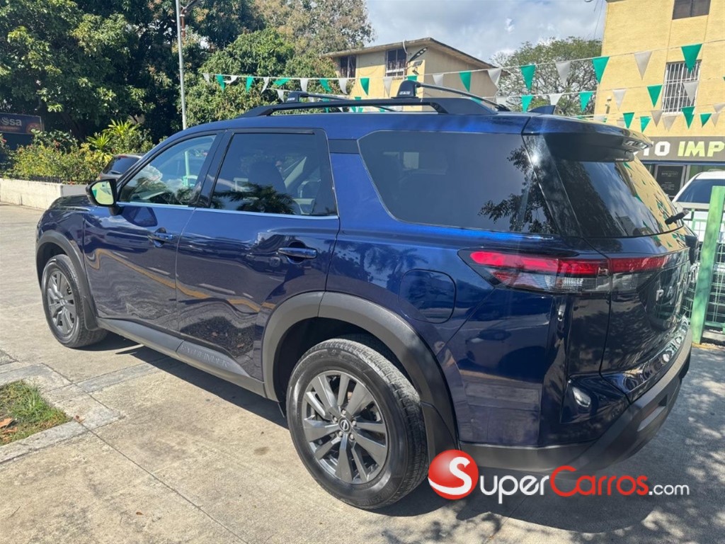 2022 Nissan Pathfinder SV — foto 2 / 9