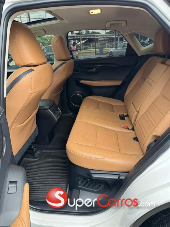 2016 Lexus NX 200T — foto 8 / 12
