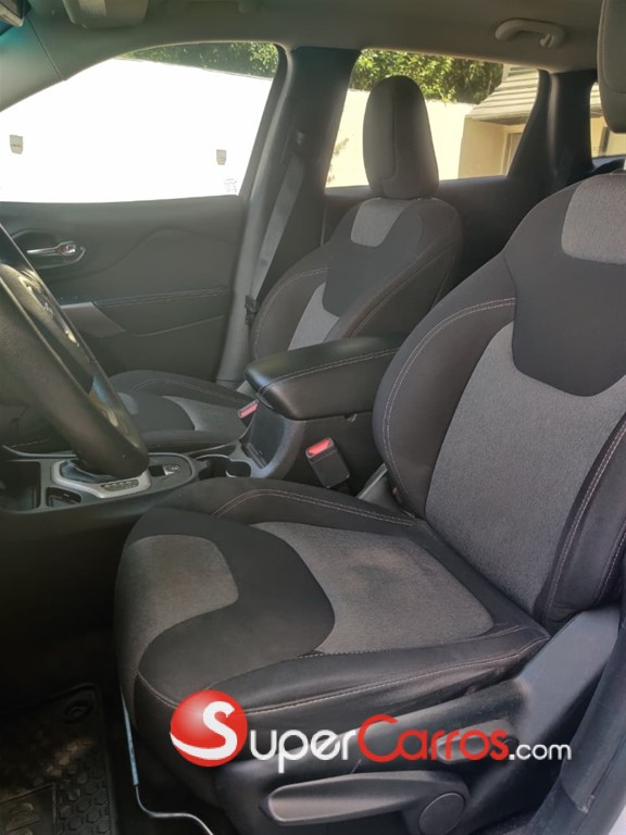 2018 Jeep Cherokee Latitude — foto 2 / 9