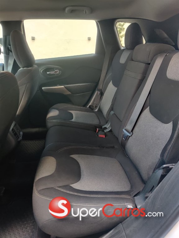2018 Jeep Cherokee Latitude — foto 5 / 9